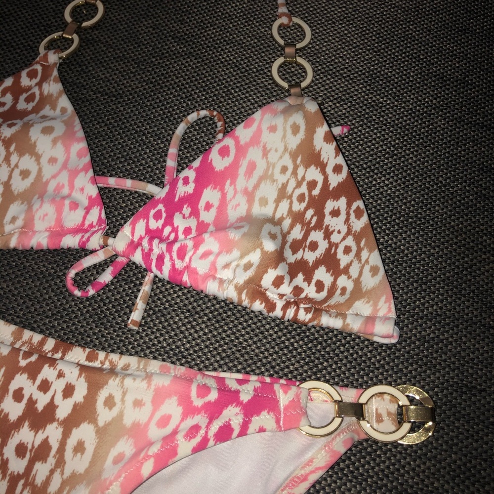 Victoria’s Secret bikini